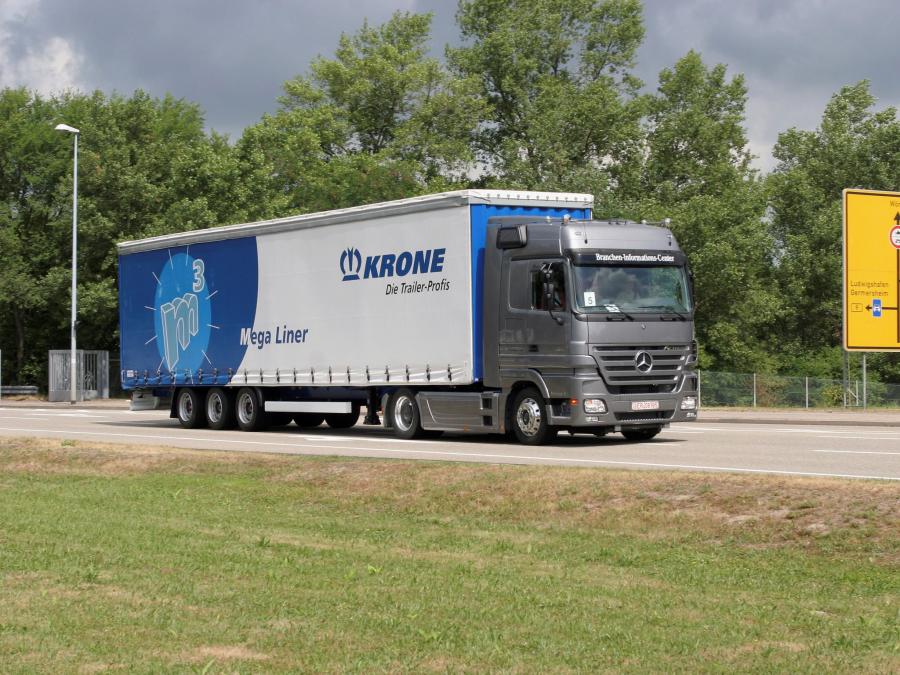  Mercedes-Benz Actros 1841 2002 года  (фото 7 из 9)